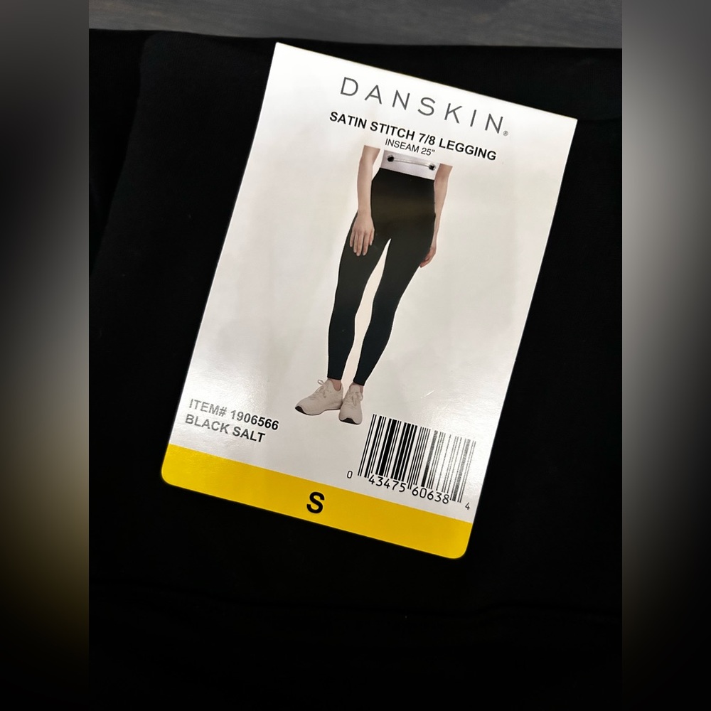 Danskin Black 7/8 Leggings w/ Side Pockets Size Small NWT